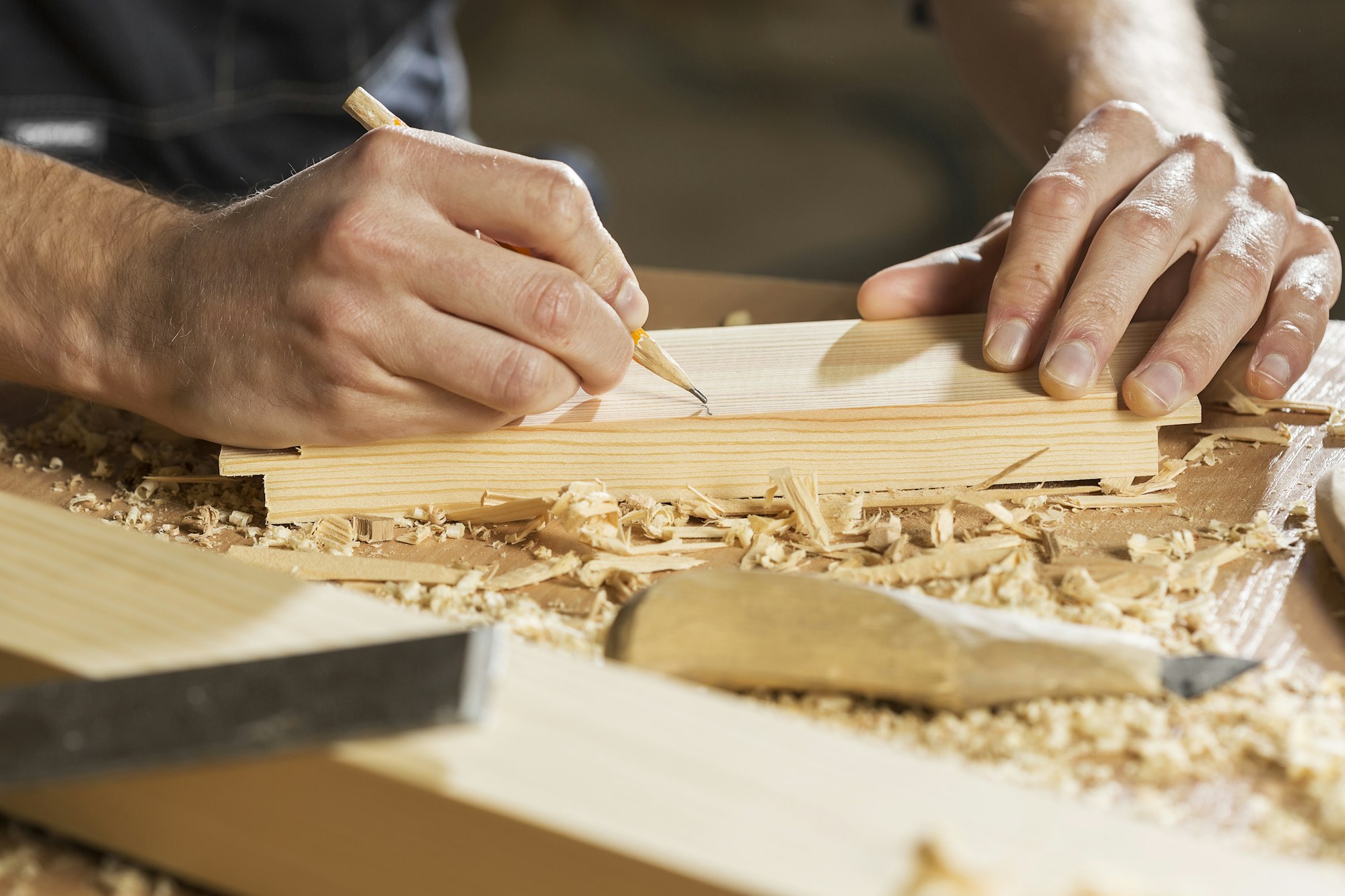 Tischler bei der Arbeit